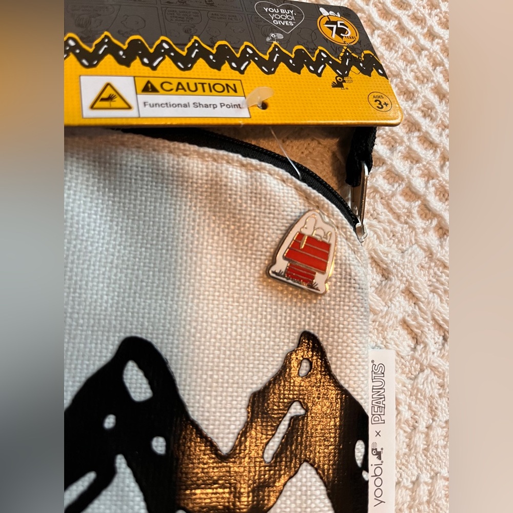 Yoobi x Peanuts Pencil Case with Snoopy Pin Limited Edition sold out online NWT - Picture 5 of 5